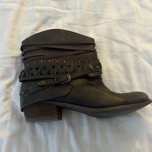 Not Rated Naoni taupe/brown western bootie size 8